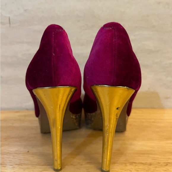 G by Guess Magenta Velour Heels - Picture 3 of 8